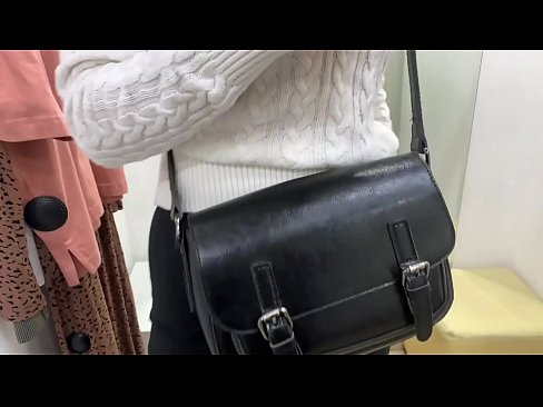 ❤️ Masturbazione publica di a ghjovana cagna FeralBerry cù un dildo in a sala di prove Porno à porn co.xxxdesichudai.ru ️❤